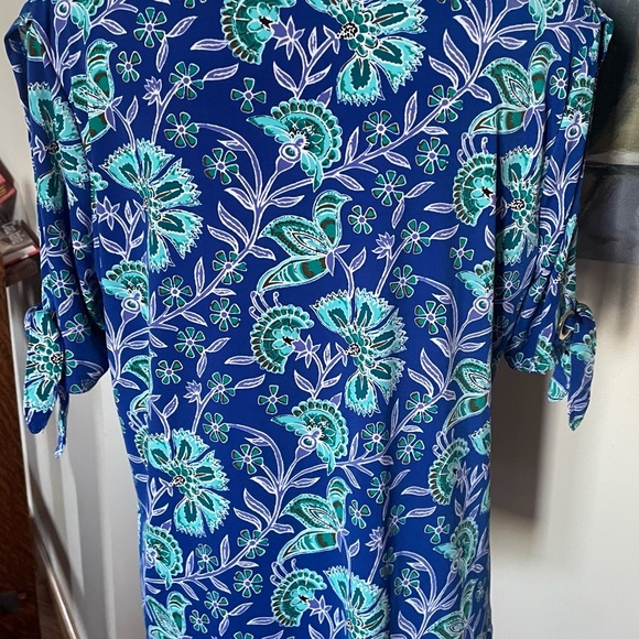 Blue and Green Relaxed Tie Front Blouse with 3/4 Sleeves - Picture 2 of 8